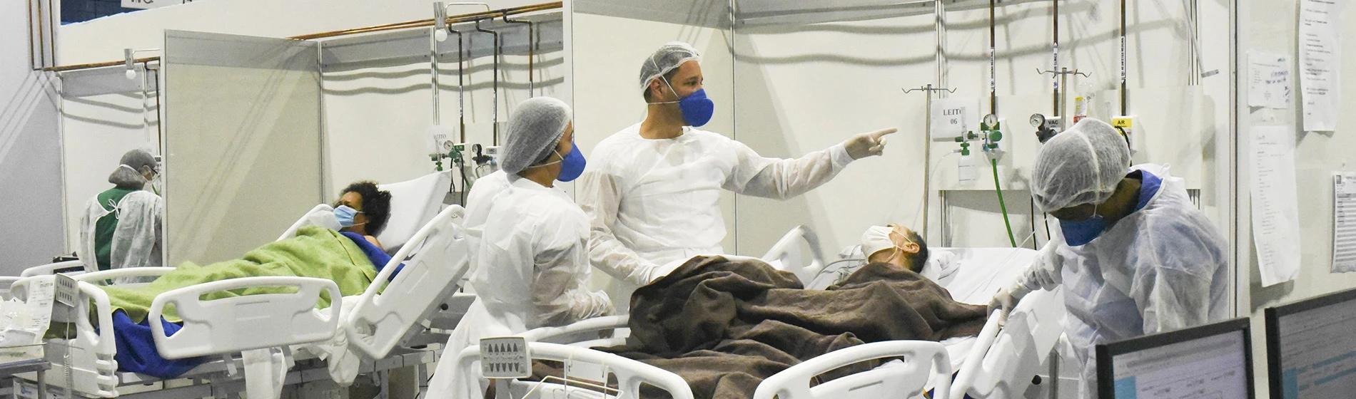 Brazilsko liječničko osoblje pomaže pacijentima oboljelim od korona virusa
