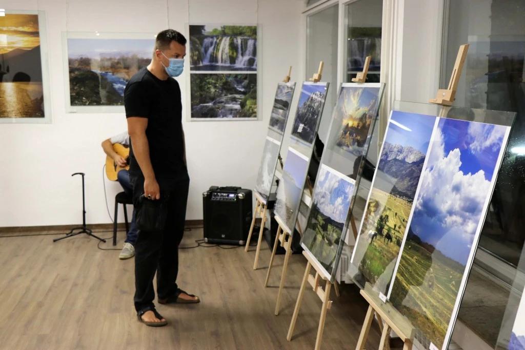 Izložba 'Ljepote juga' Alana Hadžića otvorena u Mostaru