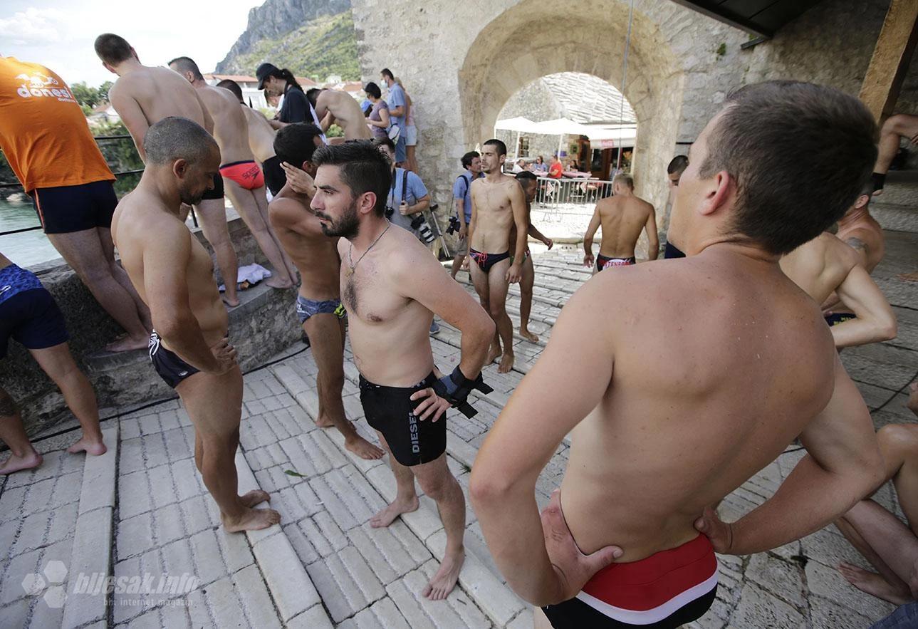 Ove godine nastupio je ukupno 31 skakač (12 skakača na glavu, 19 u kategoriji skokova na noge) iz Bosne i Hercegovine i susjednih zemalja