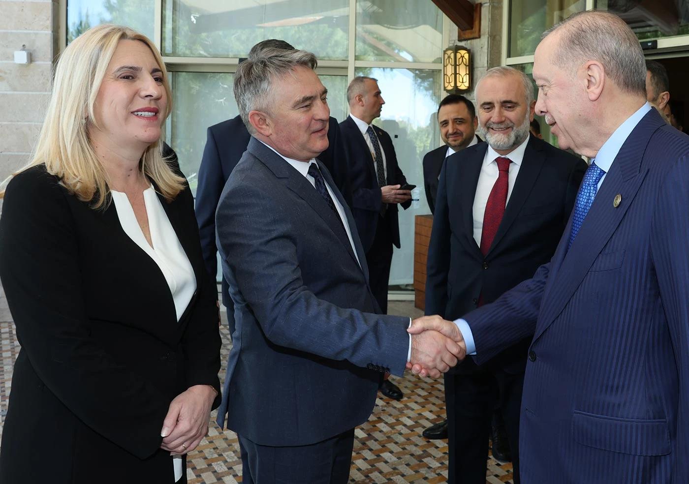 Erdogan ih spojio: Nasmijani u Antaliji, a posvađani u Sarajevu