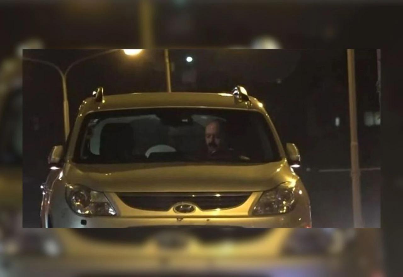 Haris Džinović snimljen noću bez šešira