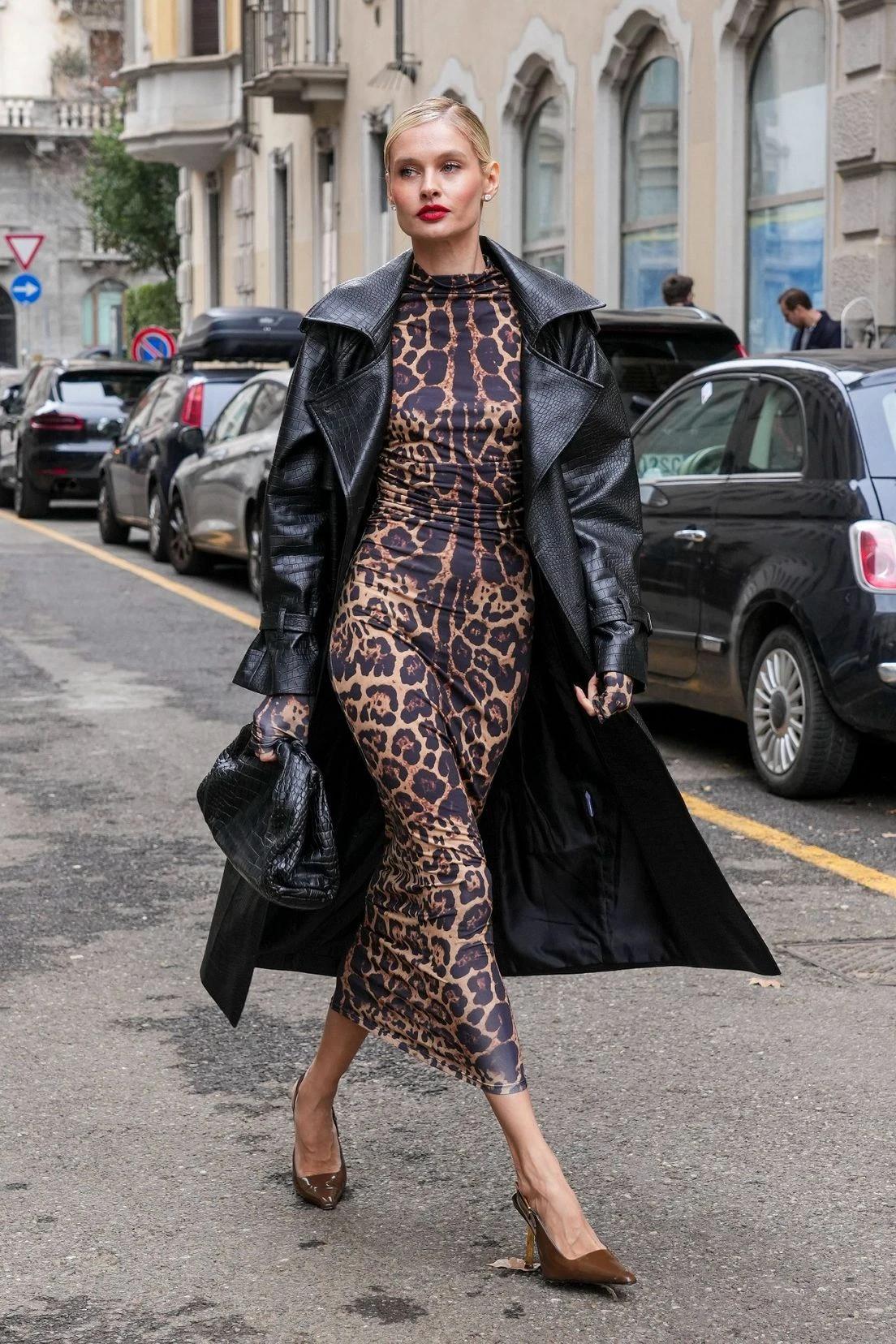 Haljina sa životinjskim uzorkom u street style izdanju s Milanskog tjedna mode