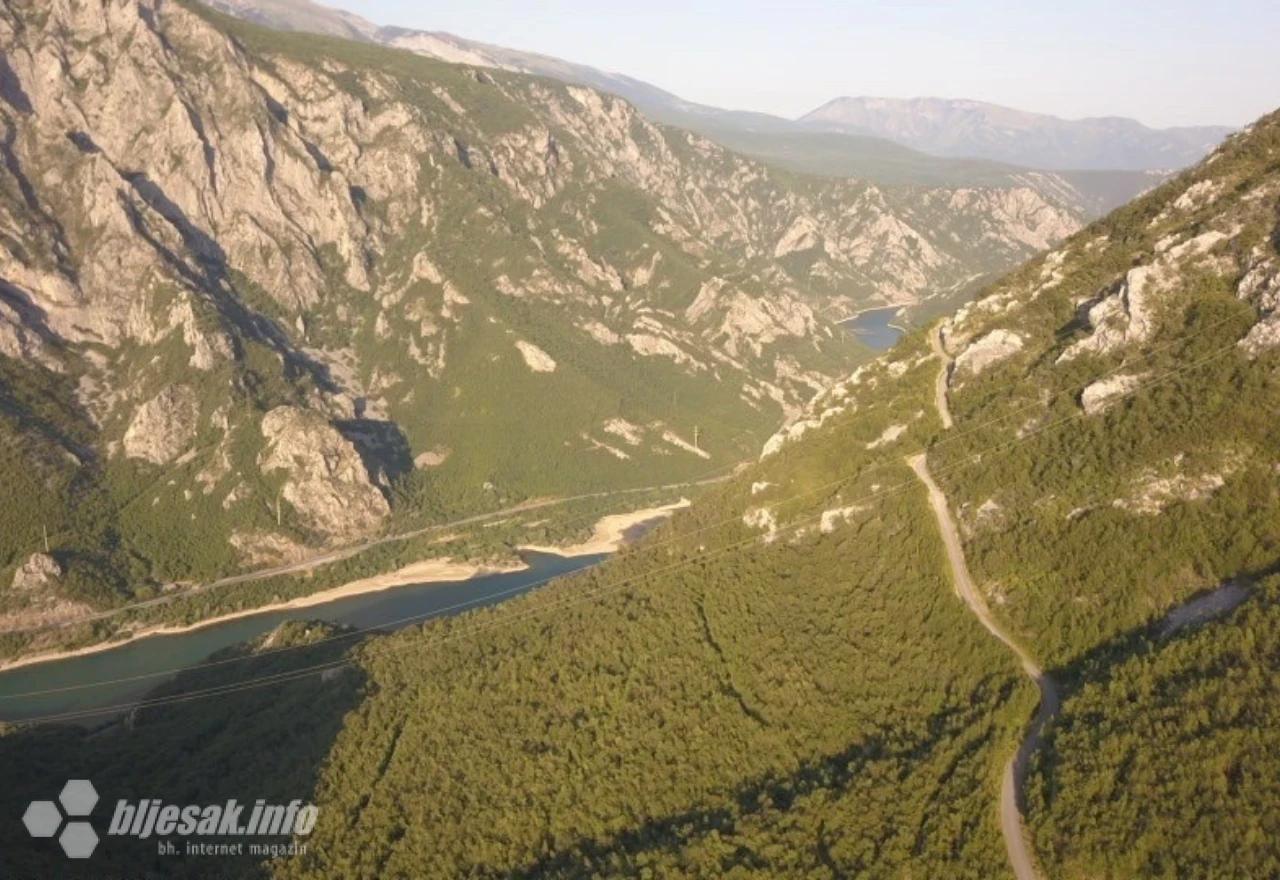 Asfaltira se makadamska prometnica između Vrdi i Drežnice