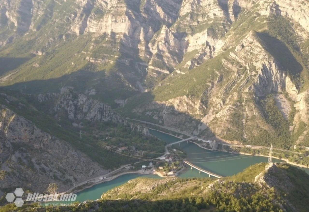 Asfaltira se makadamska prometnica između Vrdi i Drežnice