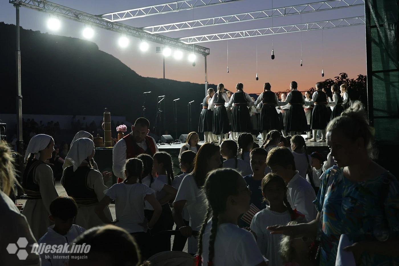 Prva večer trodnevnice: Misa, blagoslov mladih i Večer folklora