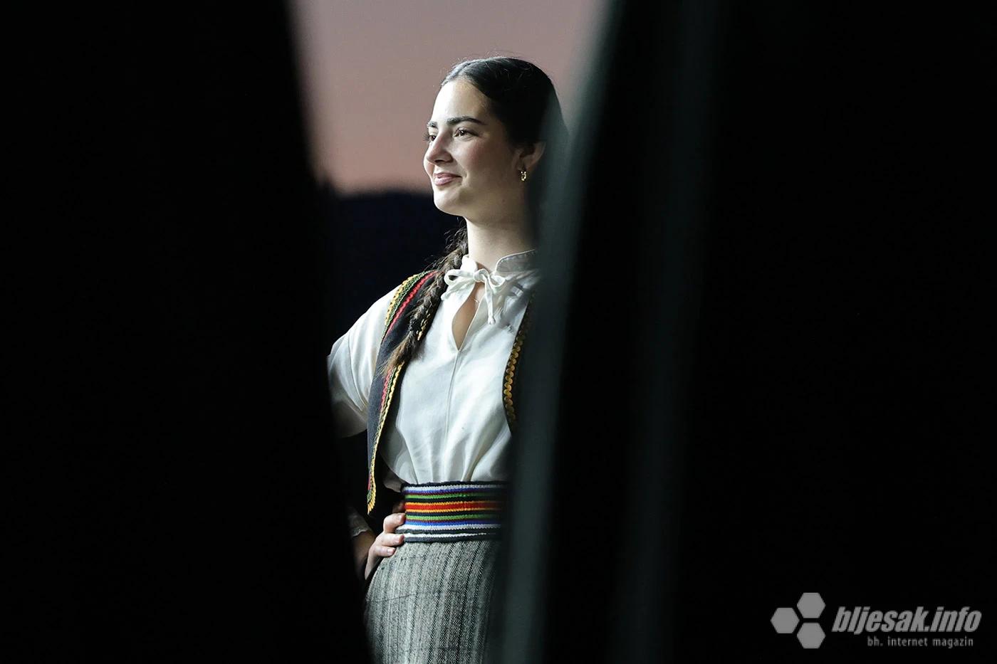 Prva večer trodnevnice: Misa, blagoslov mladih i Večer folklora