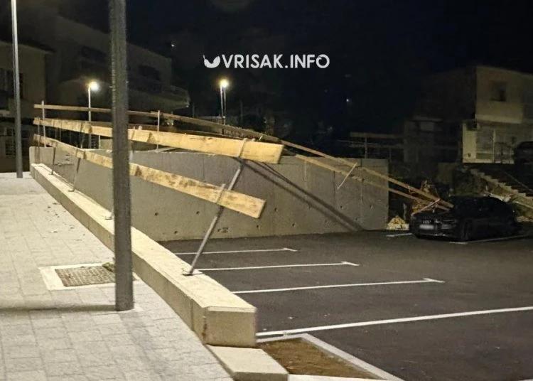 Ograda pala na automobil u Širokom Brijegu