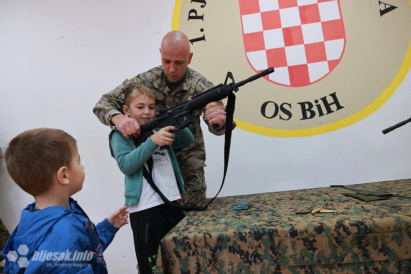 Vojska otvara vrata mladima