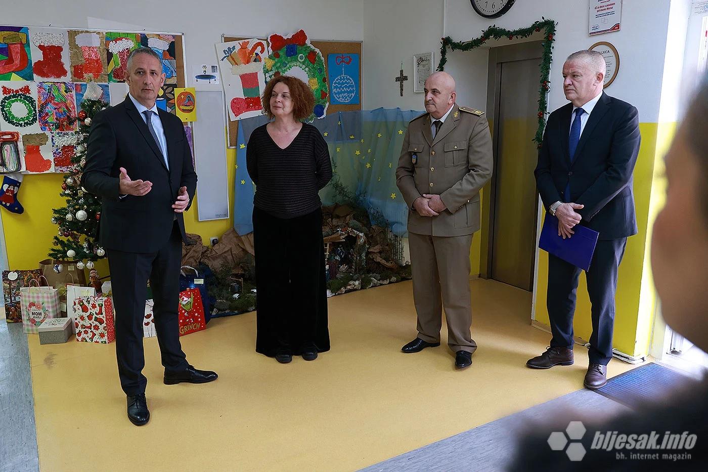 Pripadnici Oružanih snaga i Ministarstva obrane BiH posjetili su Osnovnu školu za djecu s posebnim potrebama Mostar i uručili vrijednu donaciju.