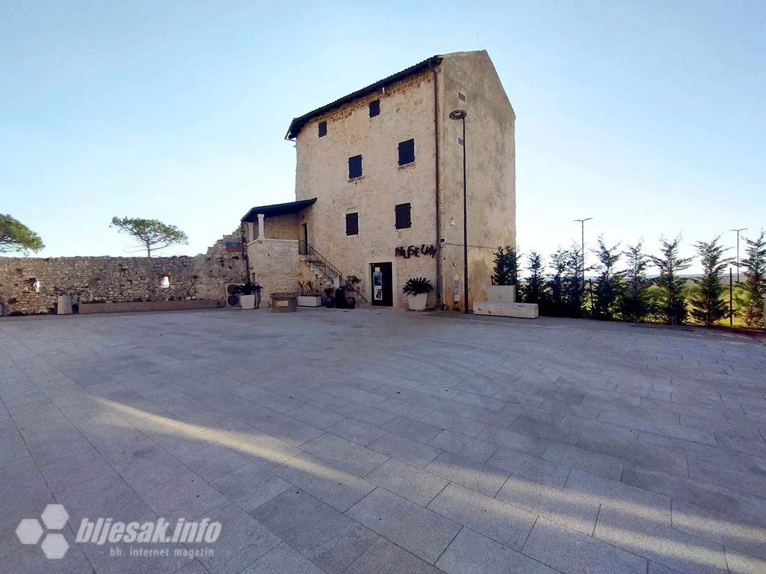 Muzej je gradska kula iz 14. stoljeća