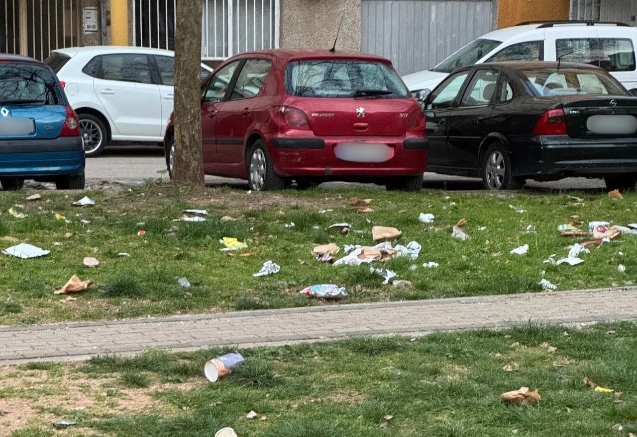 Smeće u dvorištu