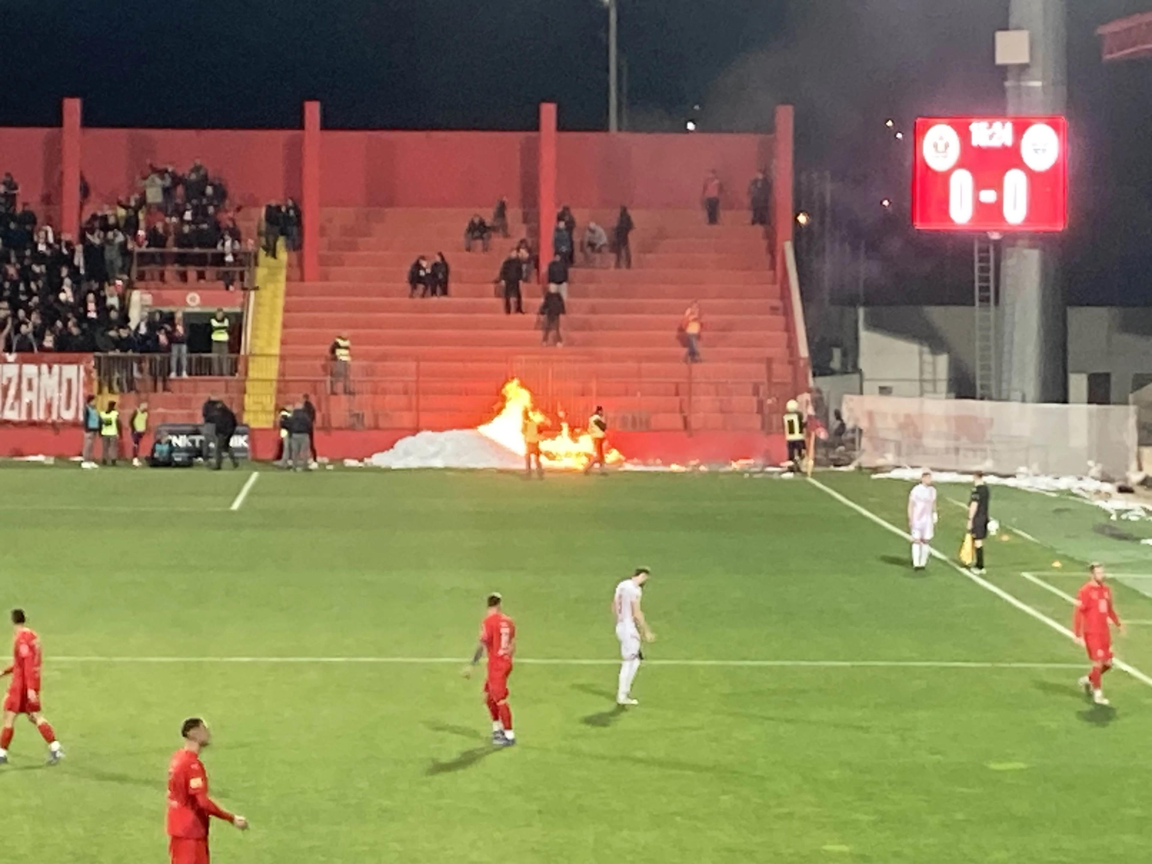 Požar na stadionu